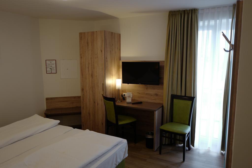 Hotel Stern Герстхофен Экстерьер фото